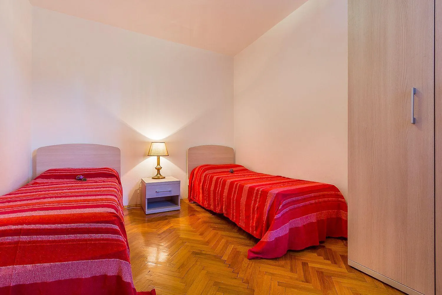 Tolles Appartement Nur 300 Meter Bis Zum Strand Mit Kueche, Bad, Klima, Parkplatz Valbandon