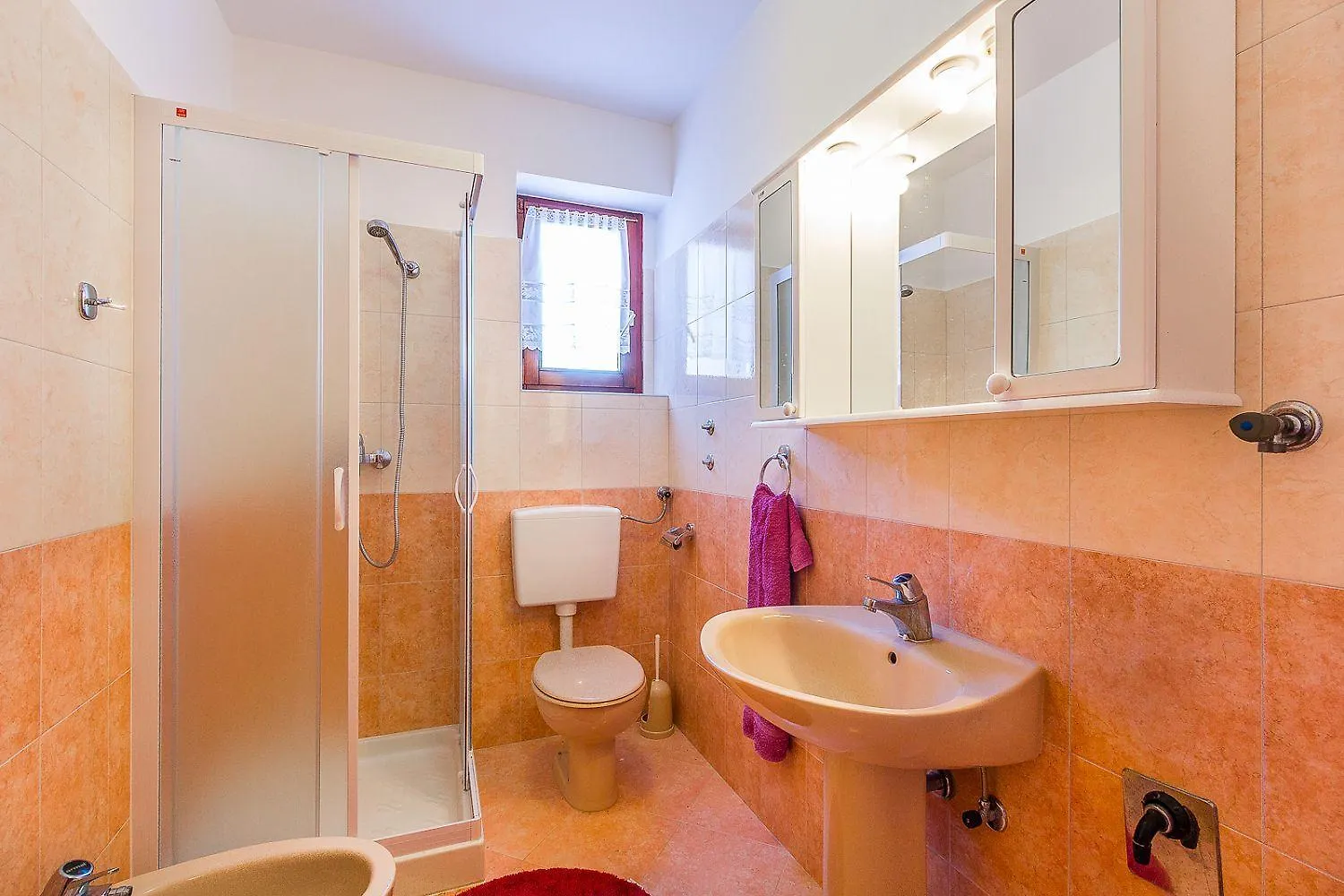Tolles Appartement Nur 300 Meter Bis Zum Strand Mit Kueche, Bad, Klima, Parkplatz Valbandon Apartment