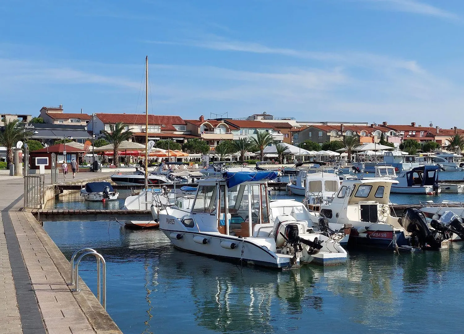 Tolles Appartement Nur 300 Meter Bis Zum Strand Mit Kueche, Bad, Klima, Parkplatz Valbandon Croatia